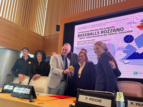 Baseball a cinque — a Rozzano lo sport scende in...