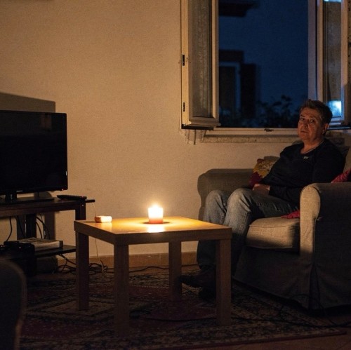 Blackout a Sesto San Giovanni, tecnici al lavoro n...