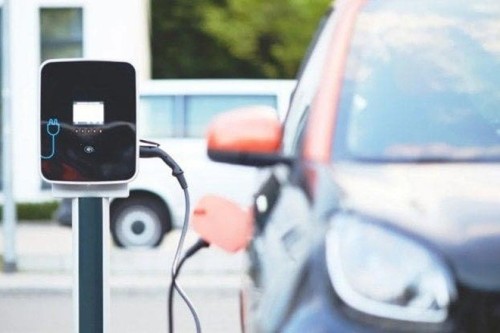 Ztl Roma, stop alla gratuità per auto elettriche:...
